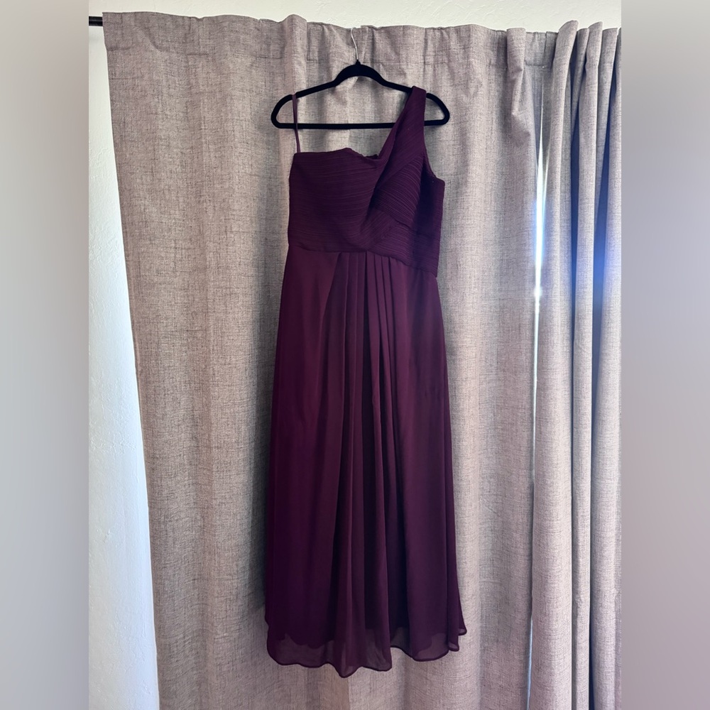 One-Shoulder Burgundy Evening Dress - Classic A-Line Gown